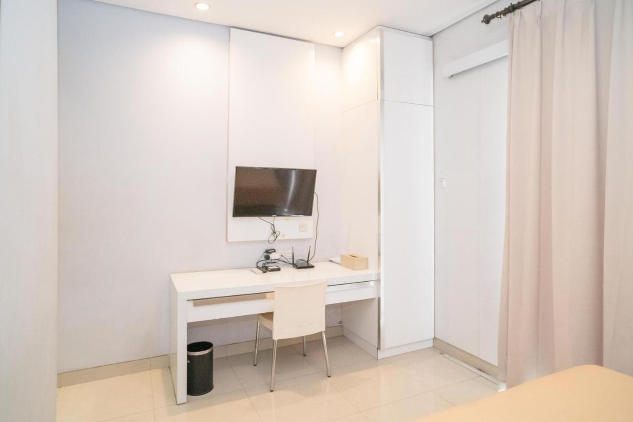 Reddoorz At Tirta Mansion Paramount Gading Cicayur Exterior photo